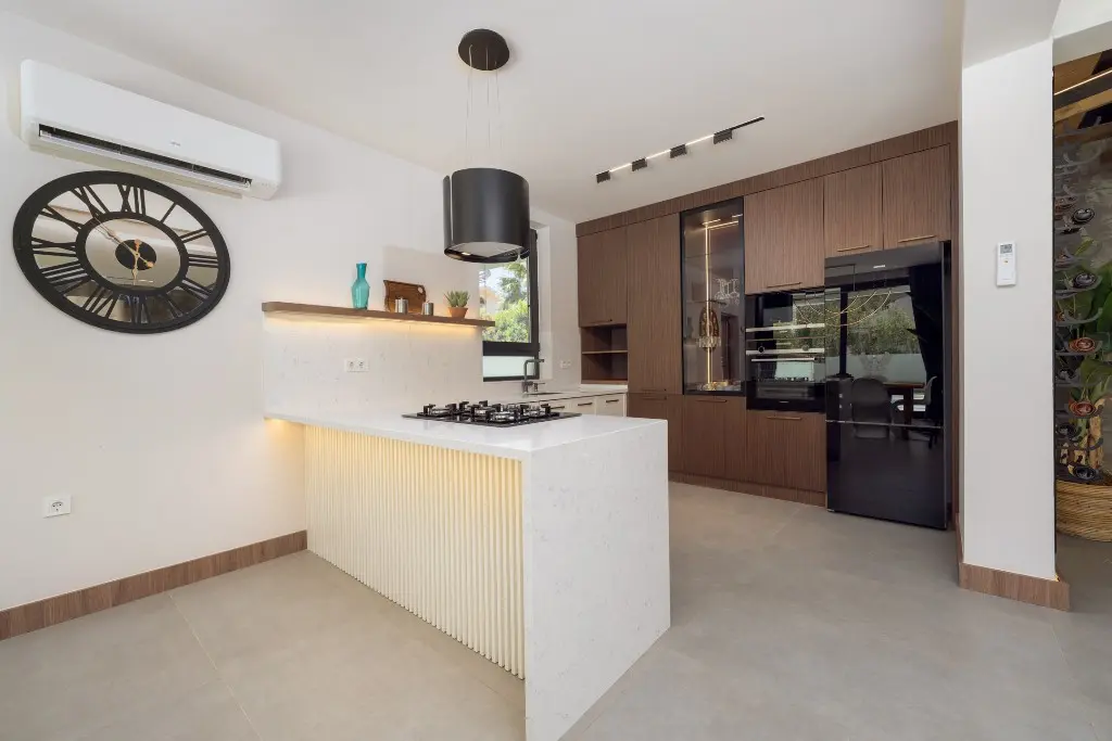 Fitted kitchen